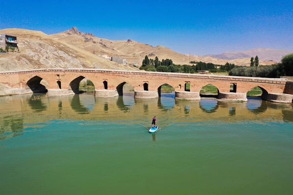 بناهای تاریخی کردستان